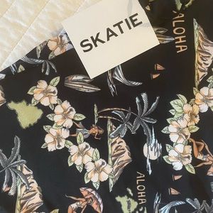 Skatie Kelly bottom Kona print. Size large. Brand new with tags.